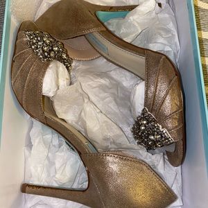 Betsey Johnson Gown Pump NIB